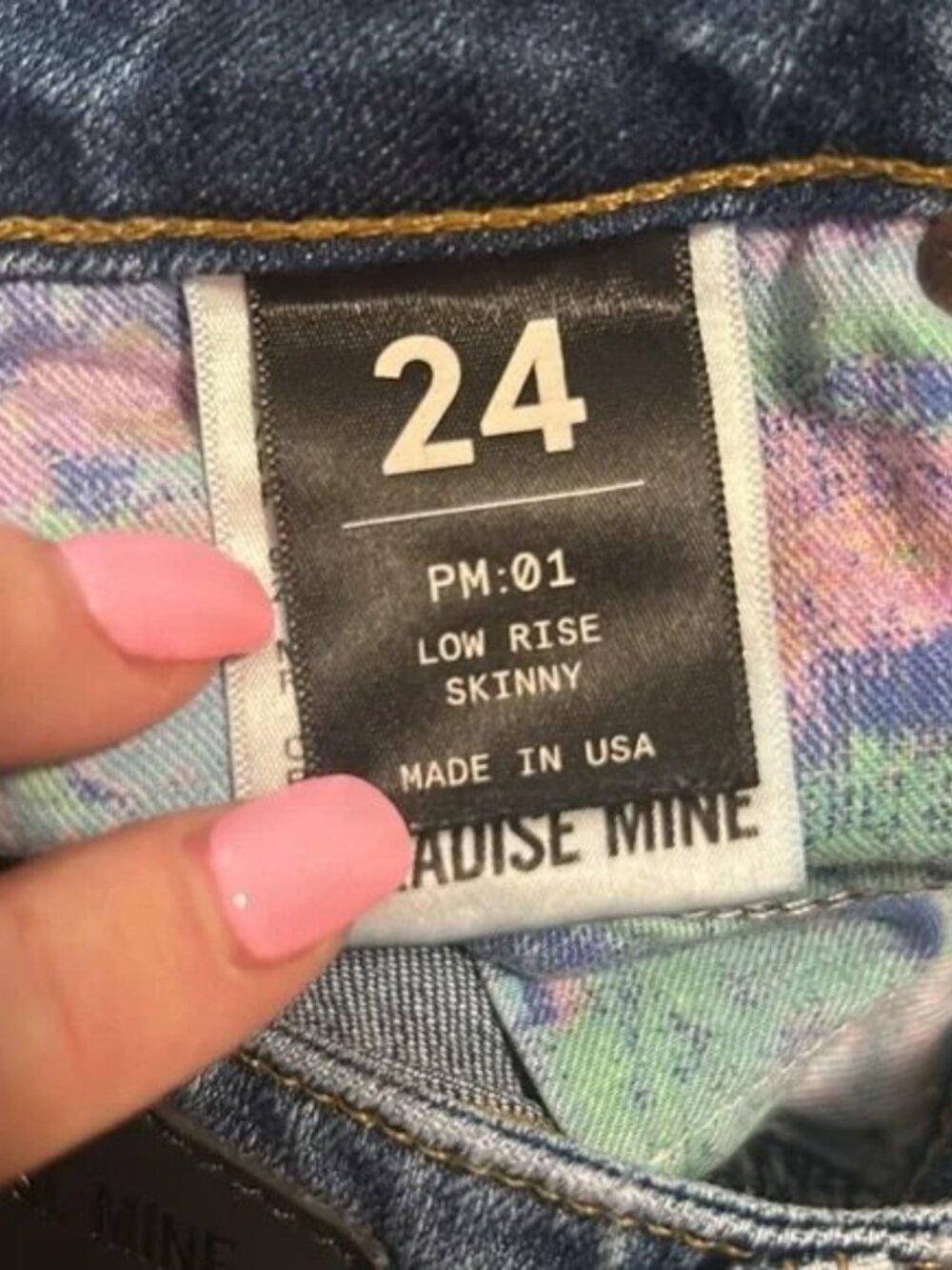 🌈 PARADISE MINE by ARITZIA jeans, low rise skinny, size 24, ripped knees - Picture 10 of 10